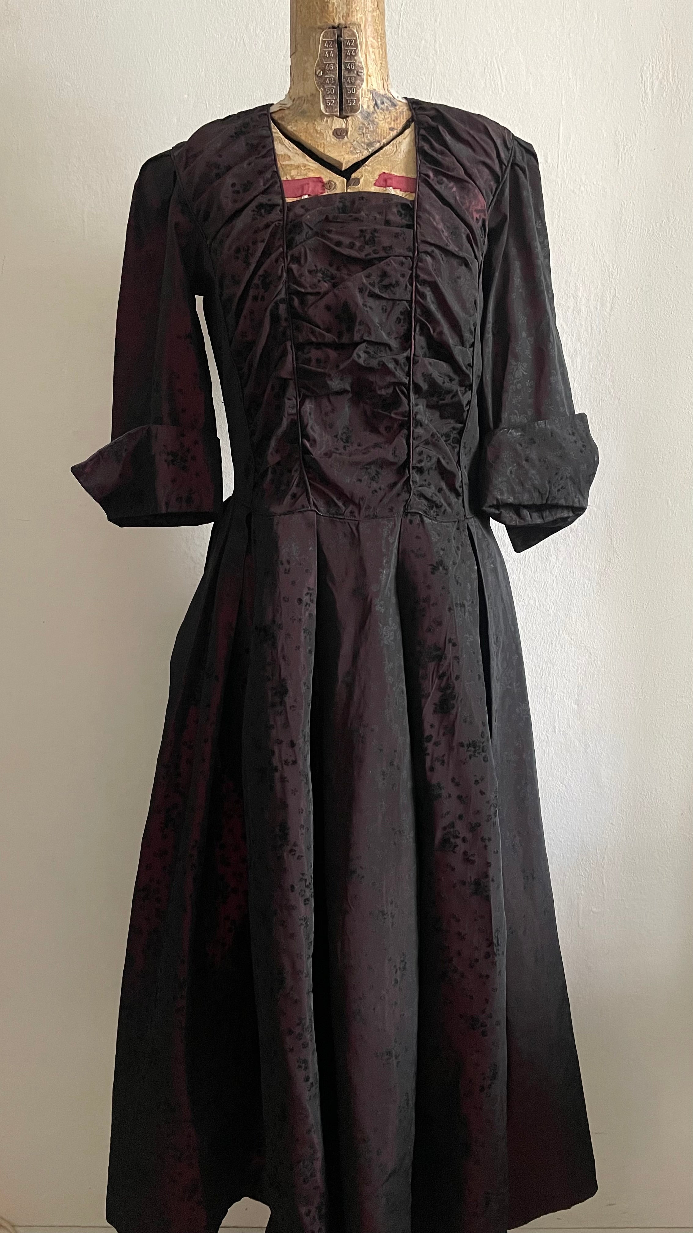 (THEDA BARA) party dress vintage 40s