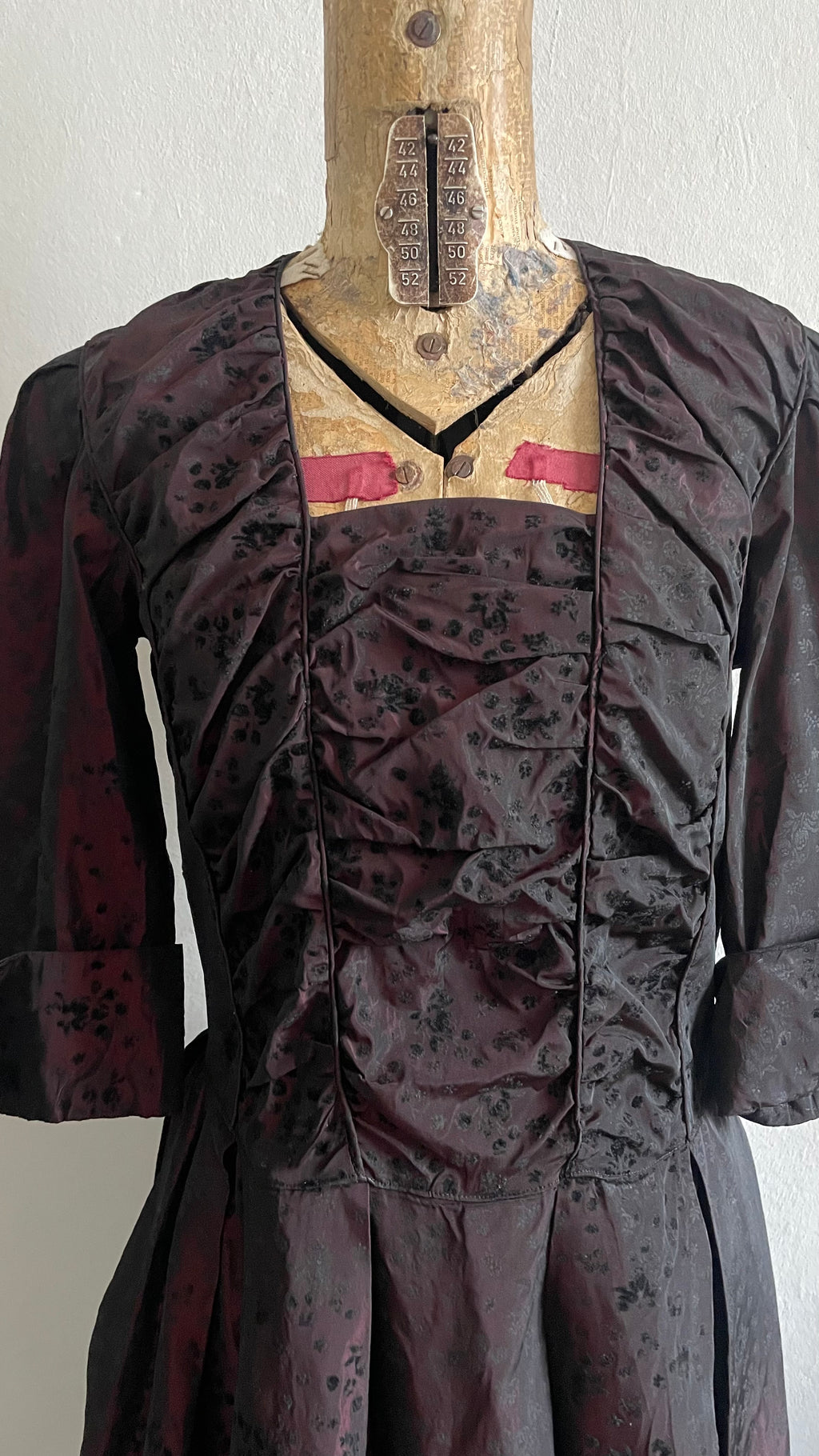 (THEDA BARA) party dress vintage 40s