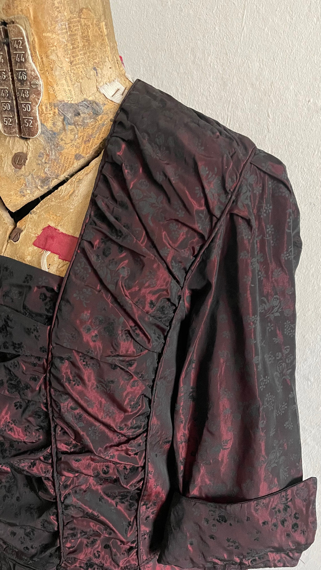 (THEDA BARA) party dress vintage 40s