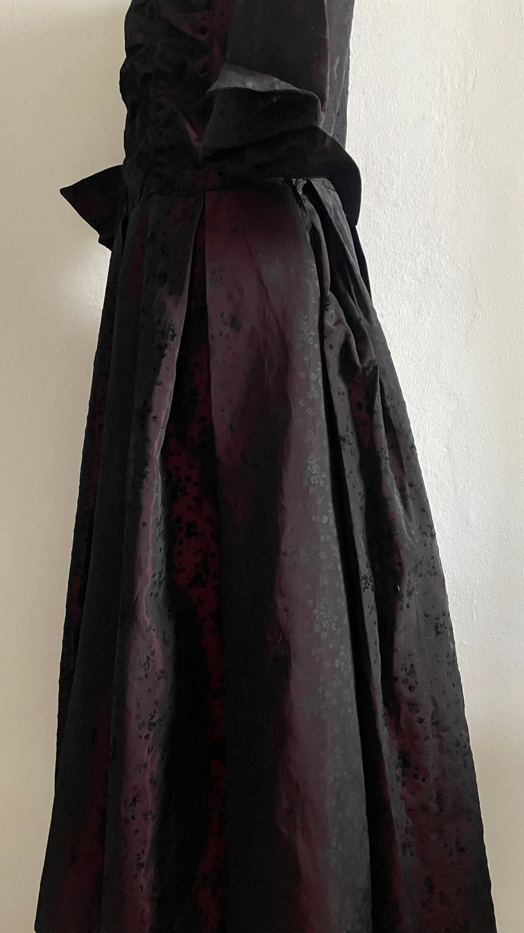 (THEDA BARA) party dress vintage 40s