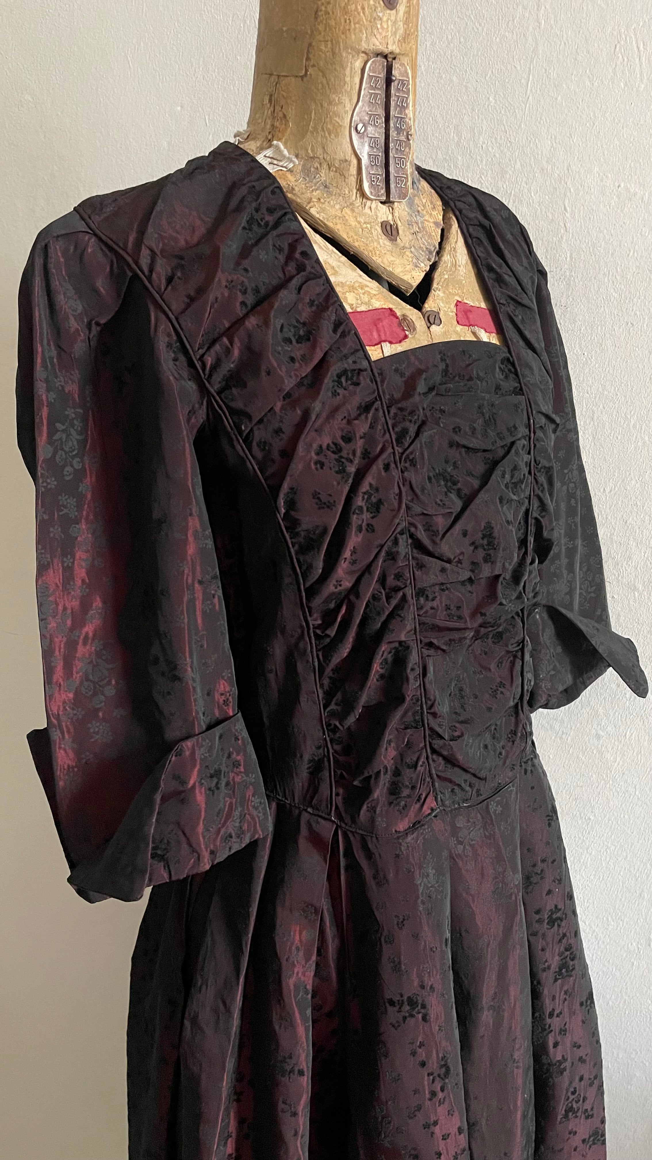(THEDA BARA) party dress vintage 40s