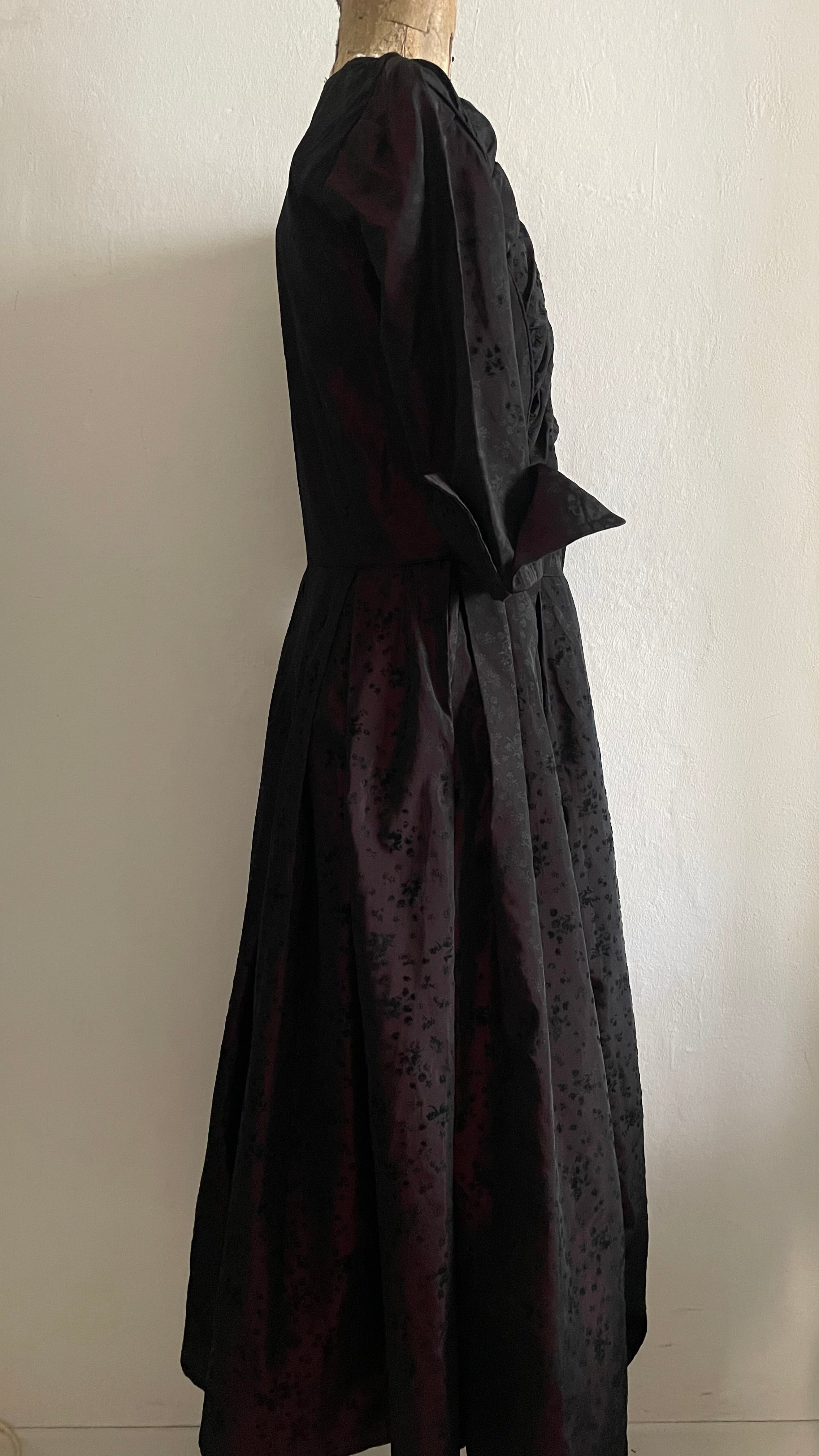 (THEDA BARA) party dress vintage 40s